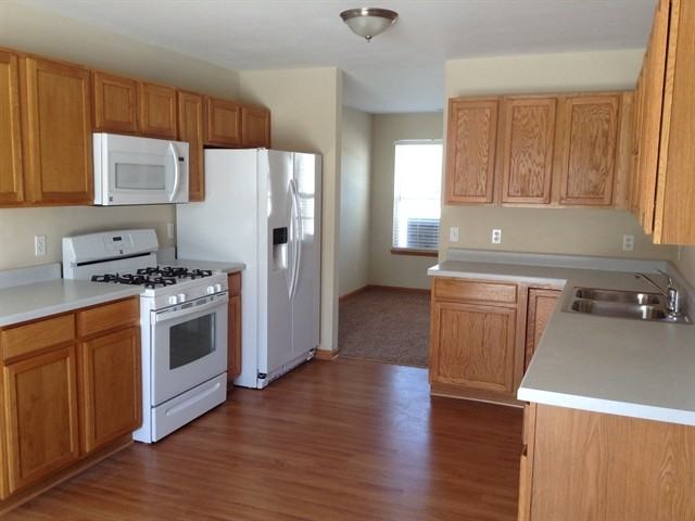 1375 Willowbrook Dr - Photo 3 of 7