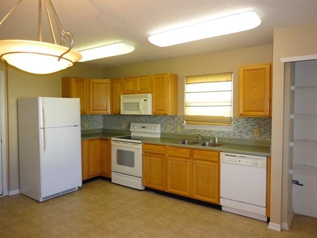 9414 W Stargazer Dr - Photo 3 of 11