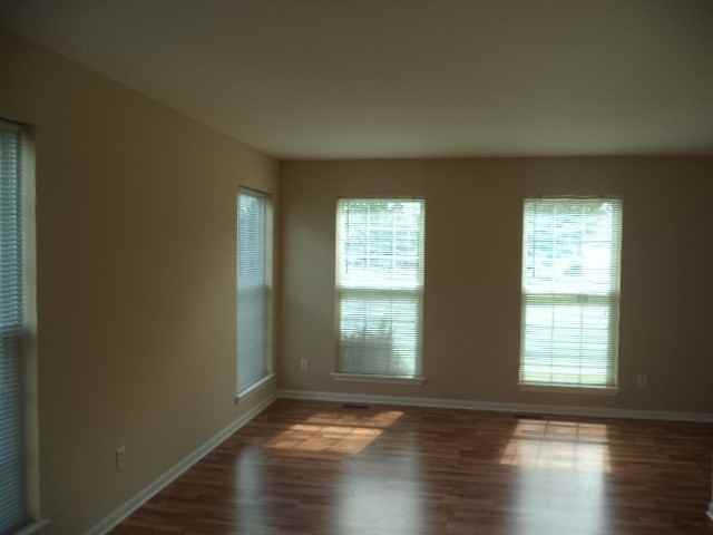 9438 72nd St - Photo 3 of 11