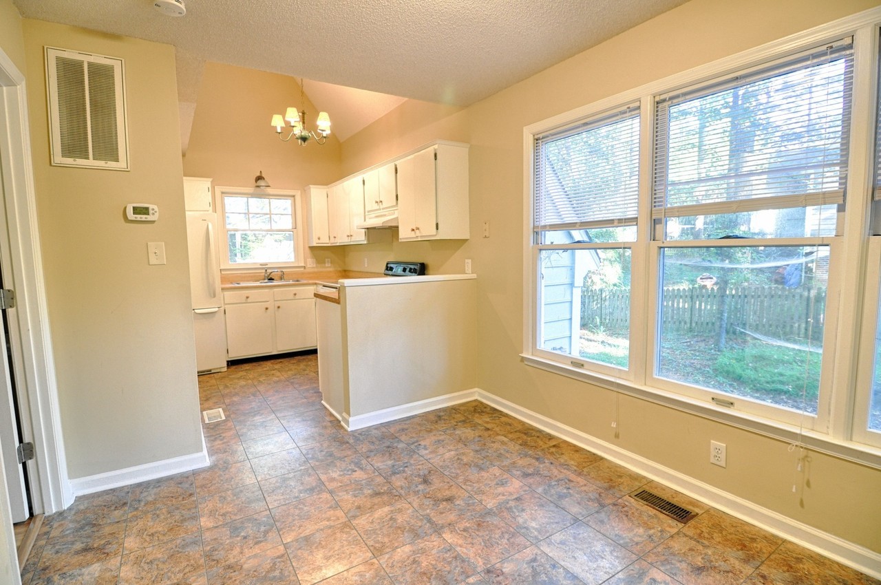 2 Steeple Chase Ct - Photo 4 of 17