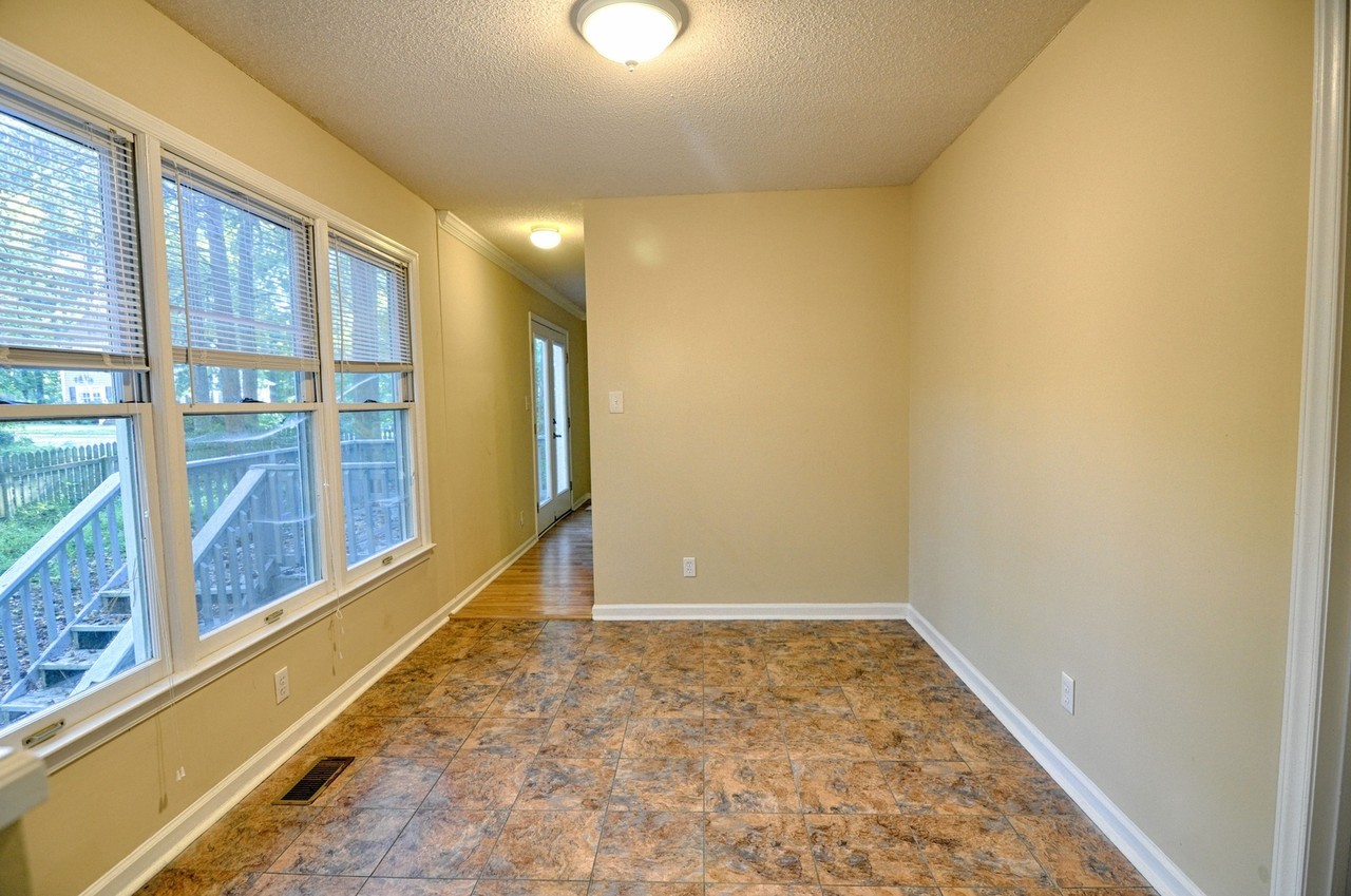 2 Steeple Chase Ct - Photo 5 of 17
