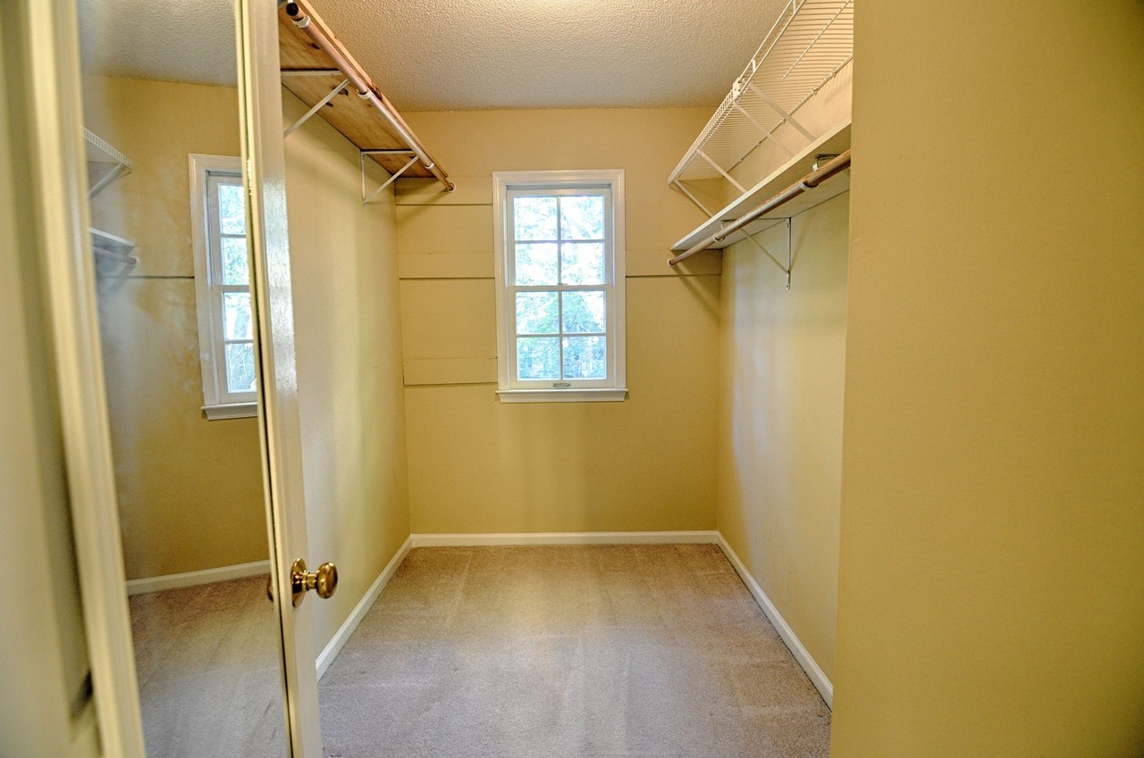 2 Steeple Chase Ct - Photo 7 of 17