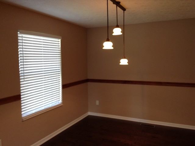 220 Lakeview Dr - Photo 3 of 12