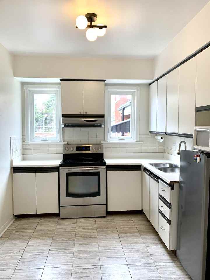 10 Hounslow Heath Road - Photo 3 of 6