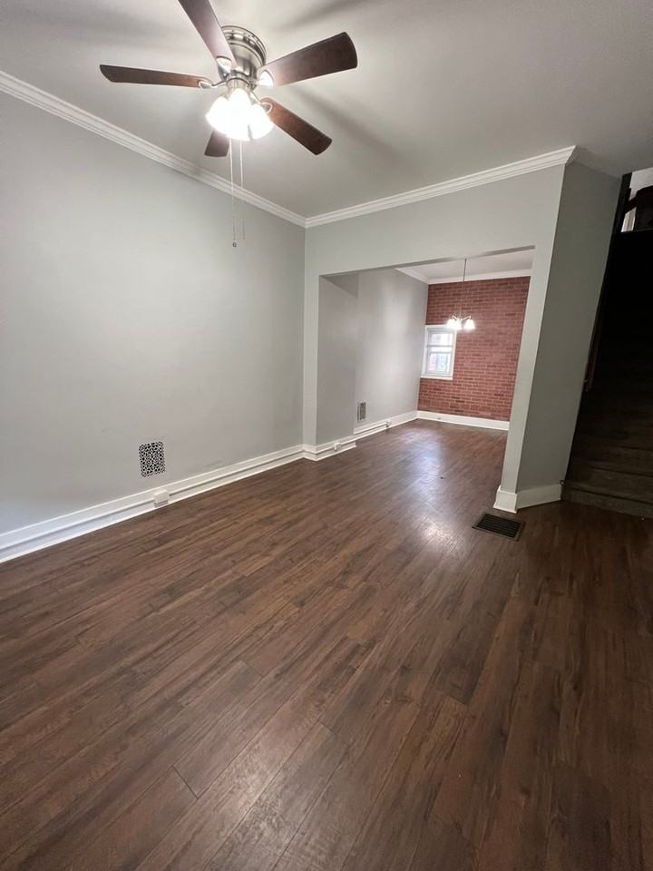 350 Crescent St - Photo 3 of 5