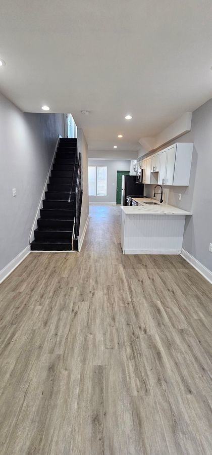 809 N Port St - Photo 2 of 25