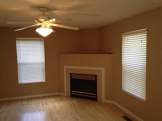 982 Vixen Dr - Photo 3 of 13