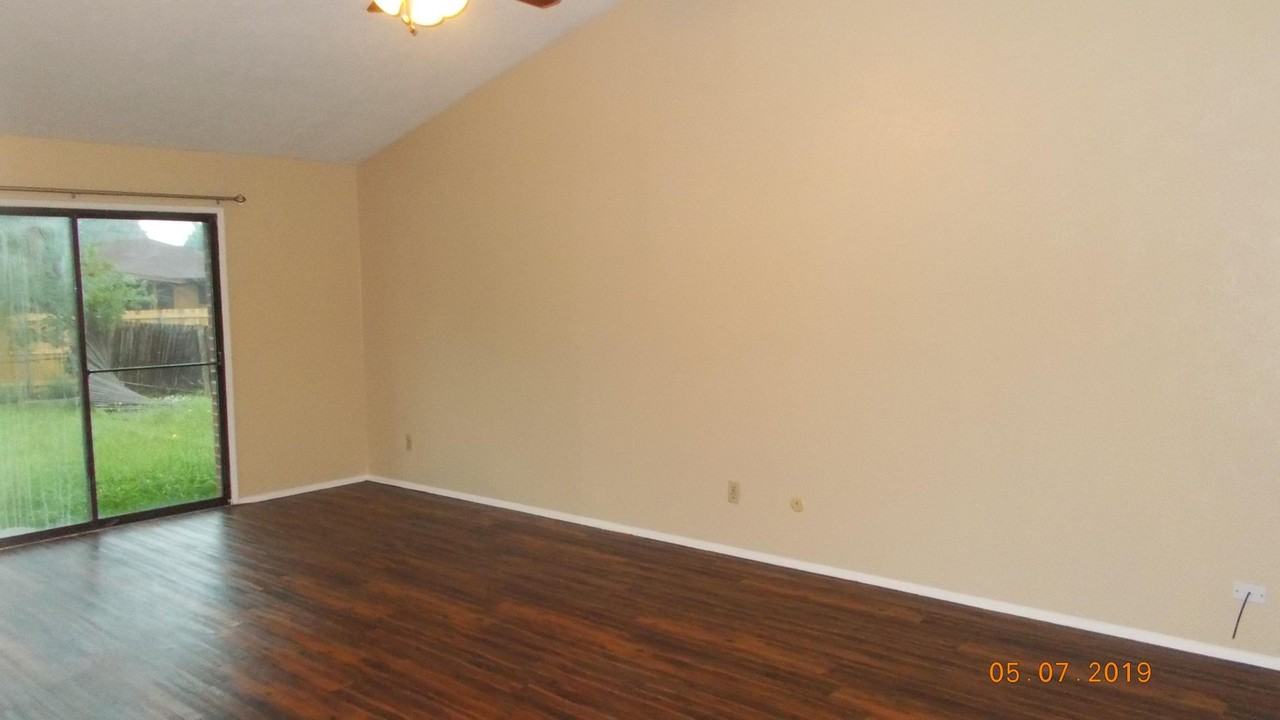 3307 Wintersmith Dr - Photo 3 of 17