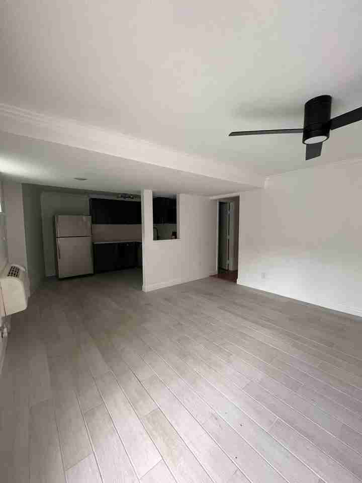 Dream Montrose - Photo 2 of 22