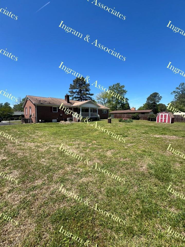 2601 Manchester Dr - Photo 2 of 17