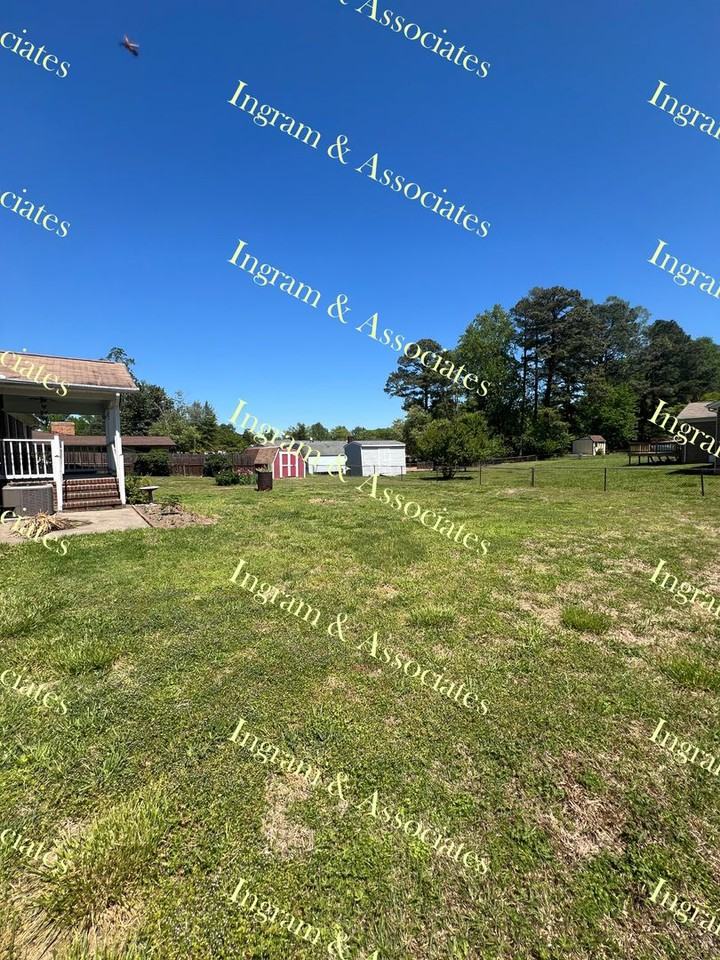 2601 Manchester Dr - Photo 3 of 17