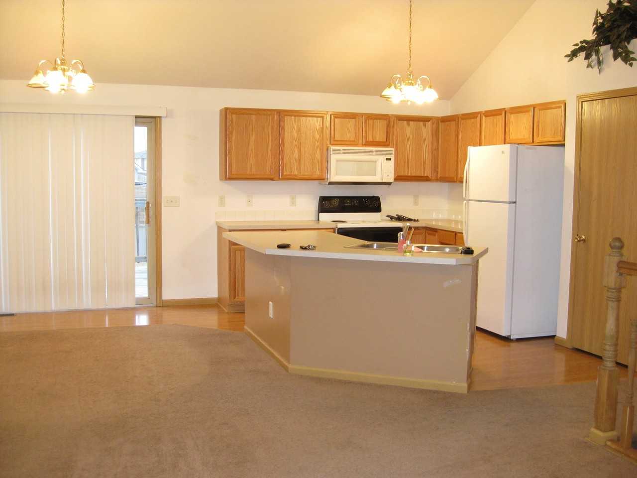 1621 Blackhawk Cir - Photo 2 of 4