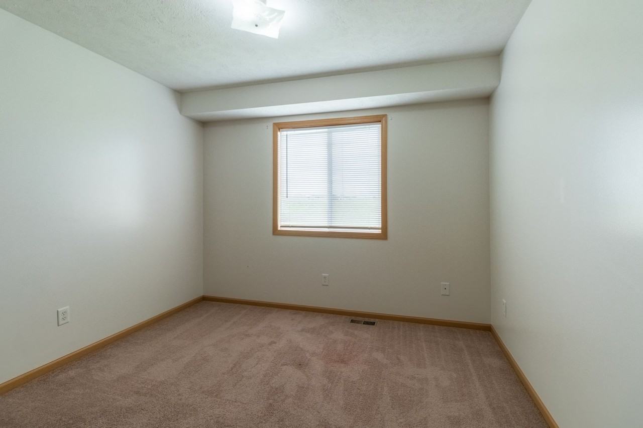 7229 Whitewater Ln - Photo 3 of 26