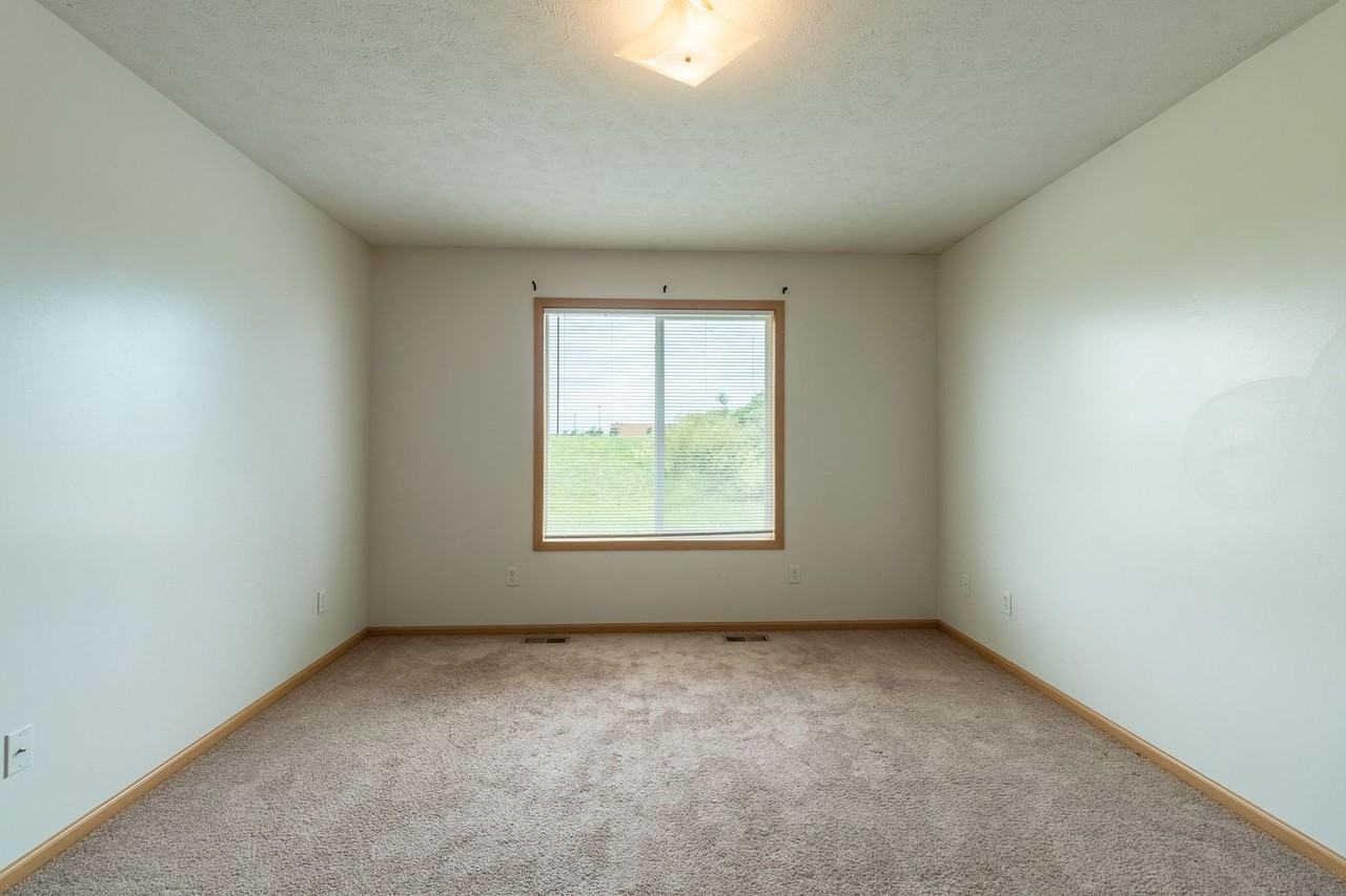 7229 Whitewater Ln - Photo 4 of 26