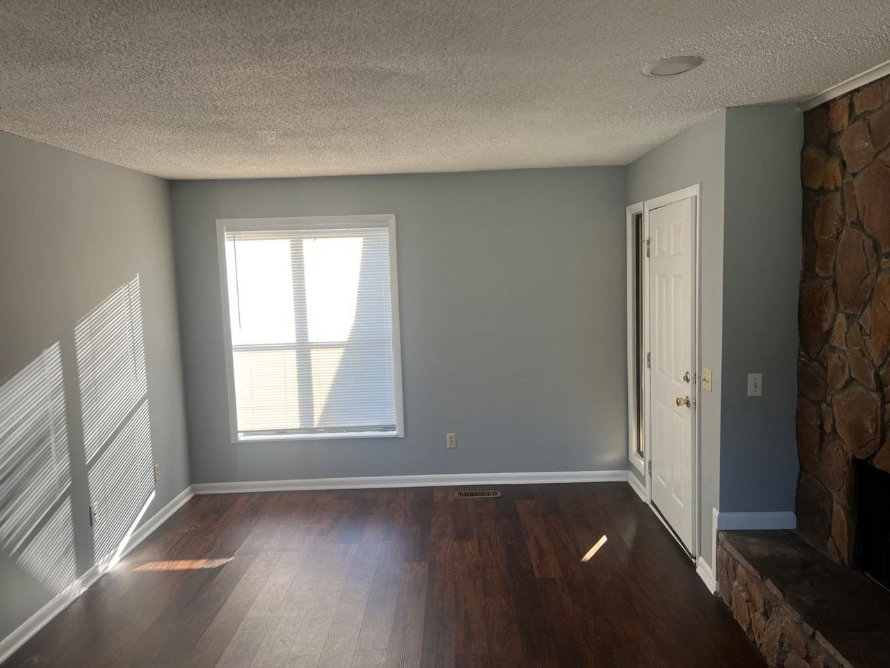 207 Glenwood Drive - Photo 3 of 19