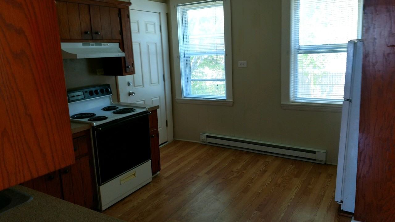 355 Main St - Photo 2 of 8