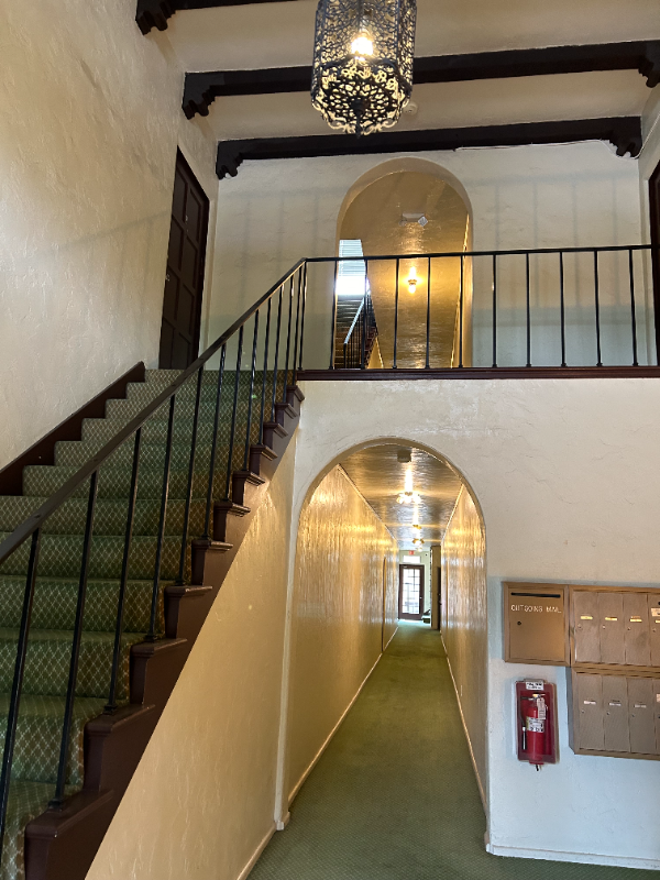 1612 Huntington Dr - Photo 2 of 7