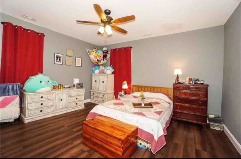 434 Clearwater St - Photo 2 of 10