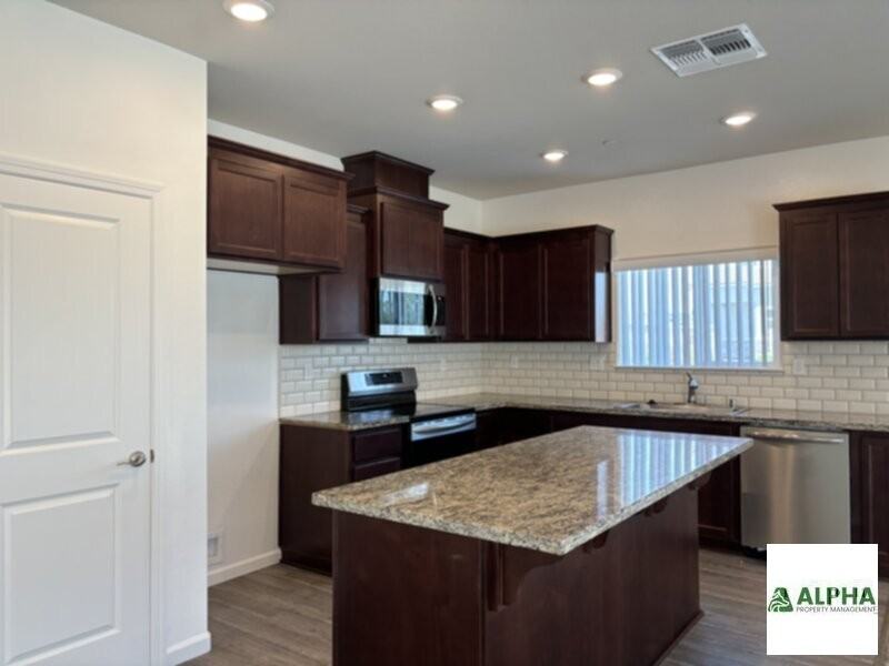 1020 Baywood Greens Dr - Photo 2 of 13