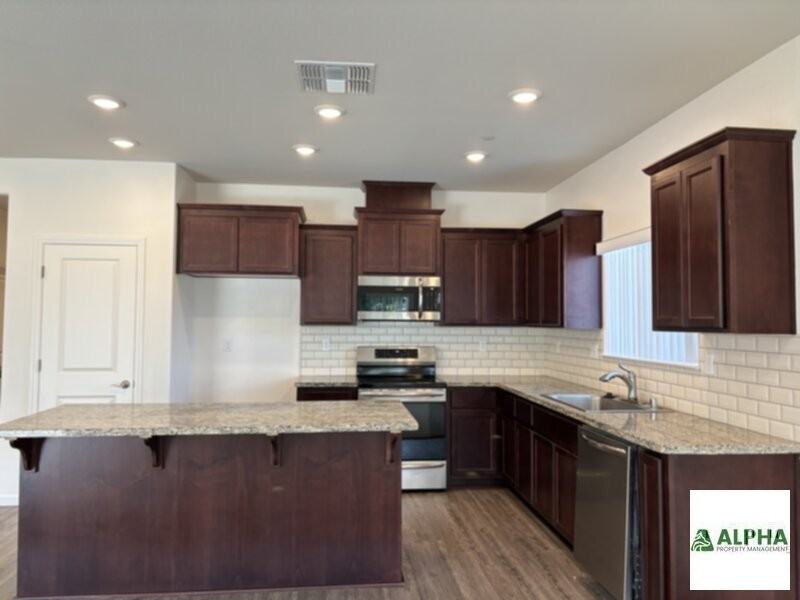 1020 Baywood Greens Dr - Photo 3 of 13