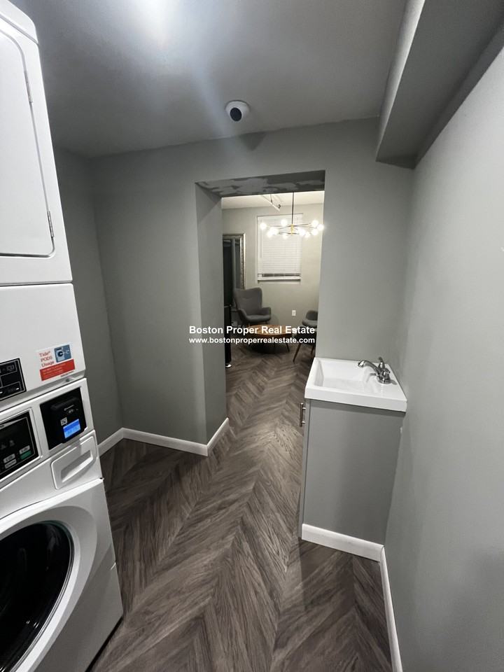 16 Westland Ave #204 - Photo 4 of 22