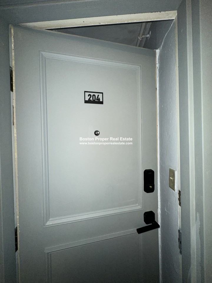 16 Westland Ave #204 - Photo 6 of 22