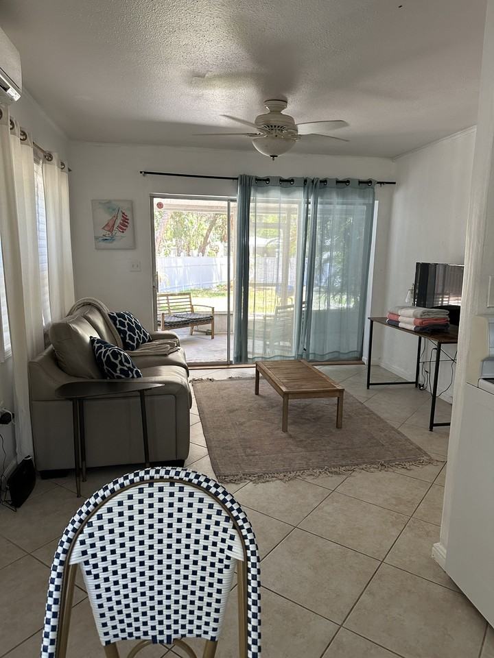 160 Garden Ln - Photo 3 of 19