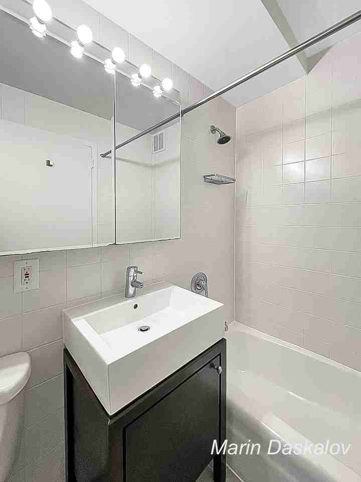 East 17th Street #6D - Photo 6 of 6