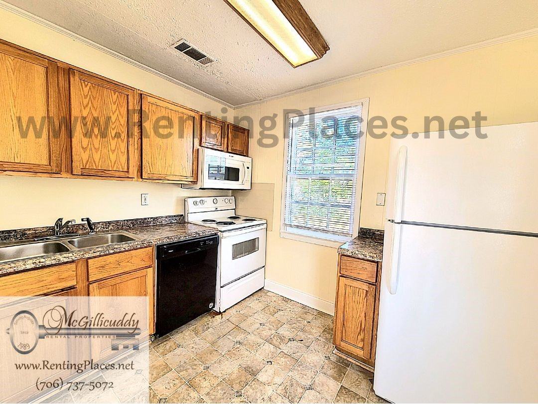 1212 Holden Dr #NA - Photo 3 of 9