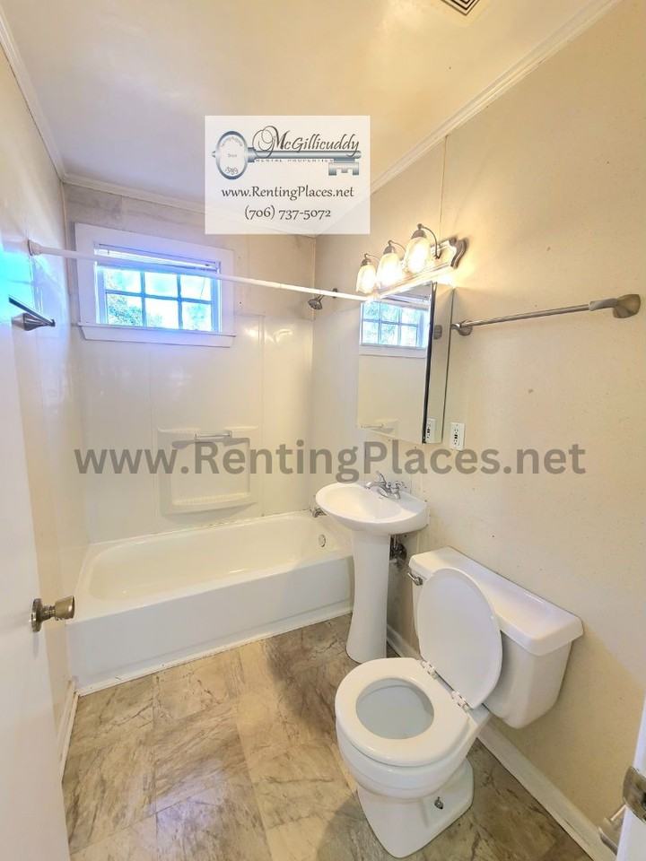 1212 Holden Dr #NA - Photo 4 of 9