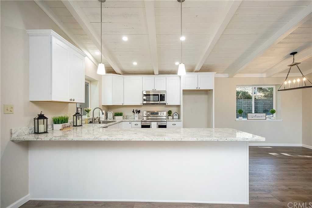 3015 S Lake Dr #NA - Photo 6 of 17