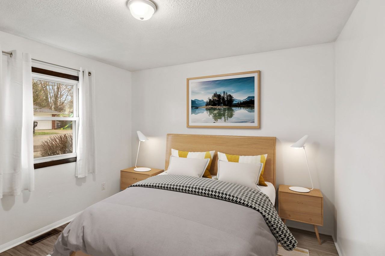 2317 S Marsh Ave - Photo 2 of 4