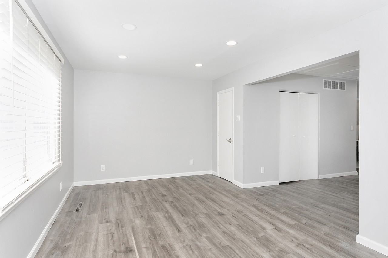 127 E Hazelhurst St #127 - Photo 3 of 25