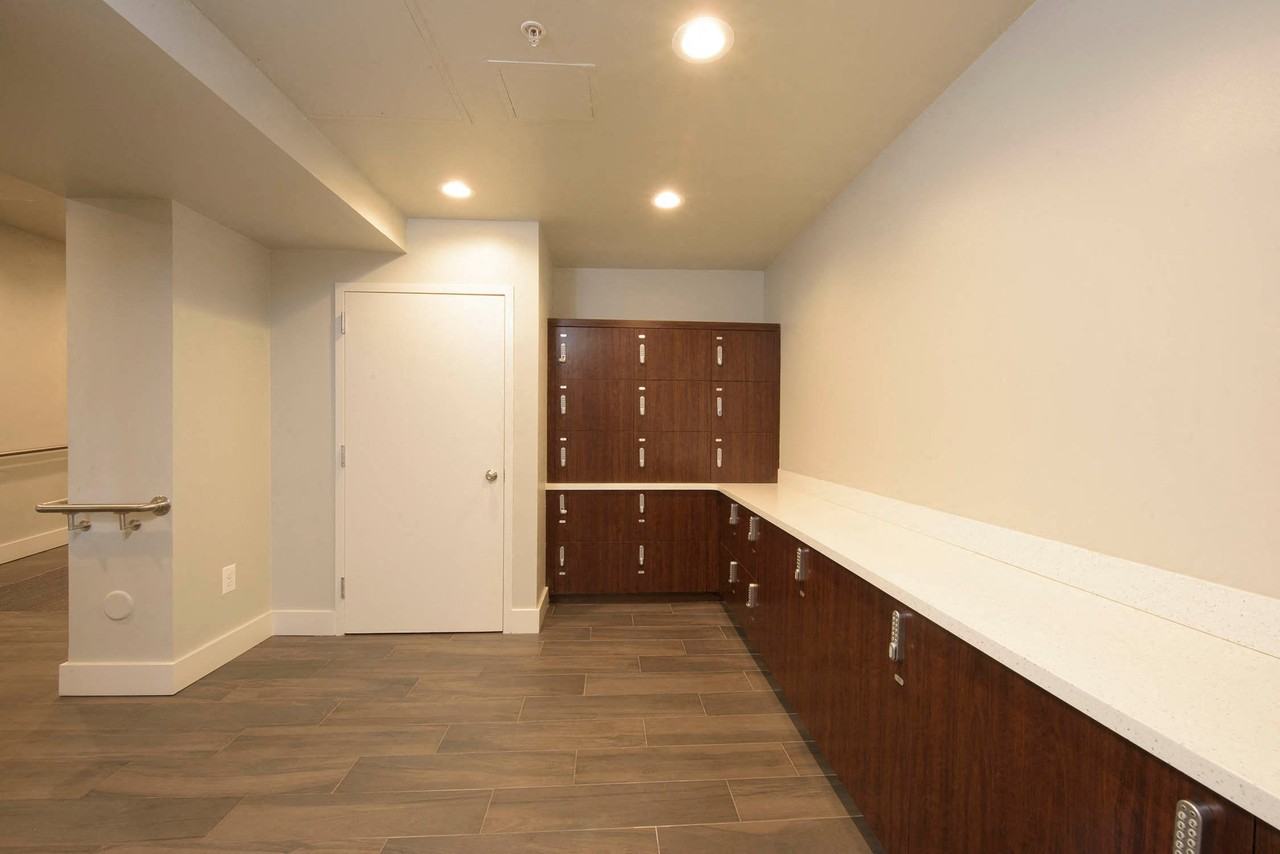 Queen Anne Belvedere - Photo 3 of 38