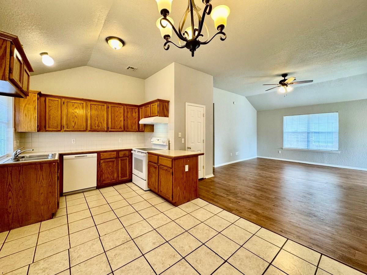 633 Nw 121st St #1 - Photo 5 of 23