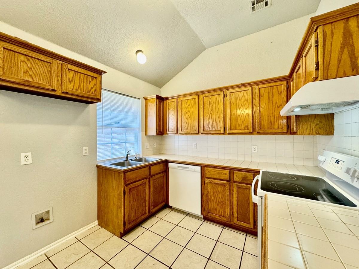 633 Nw 121st St #1 - Photo 7 of 23