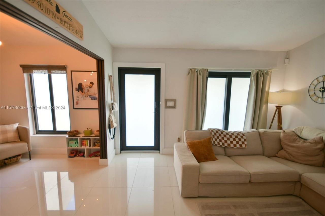 12236 Sw 113th Ln - Photo 3 of 8