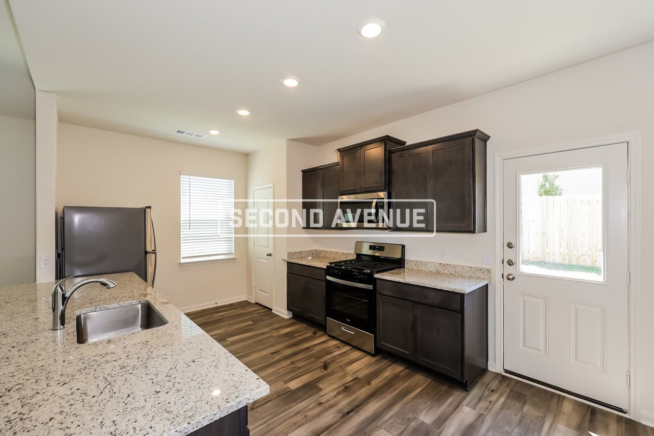 1329 Woodwinds Dr - Photo 4 of 23