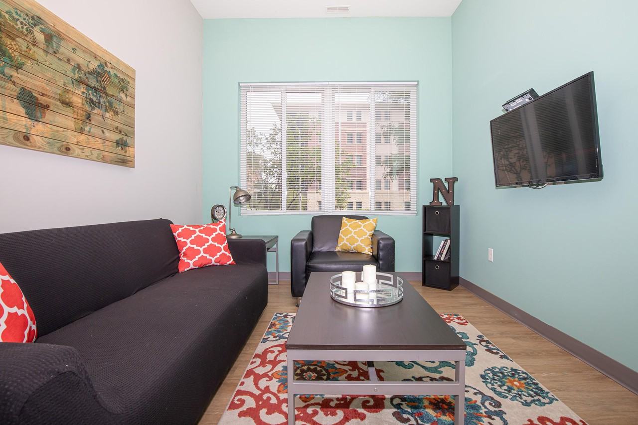 The 50/50 - Photo 3 of 61