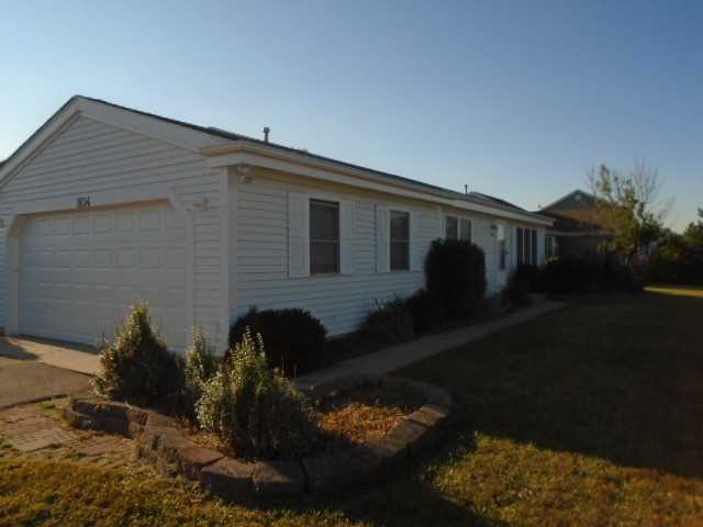 1104 Cottonwood Ln - Photo 2 of 15