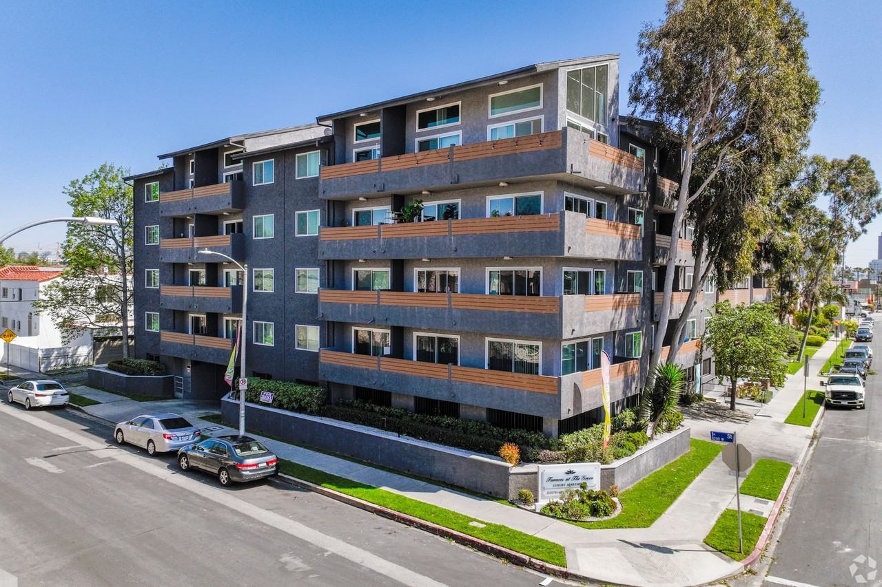 110 South Sweetzer Ave - Photo 5 of 42