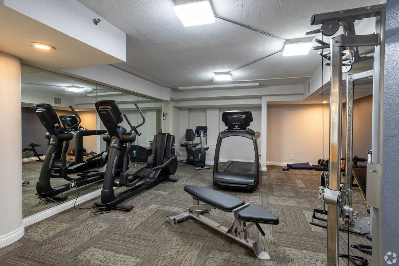 110 South Sweetzer Ave - Photo 2 of 42