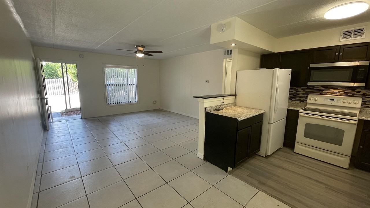 2800 E 113th Ave - Photo 3 of 14