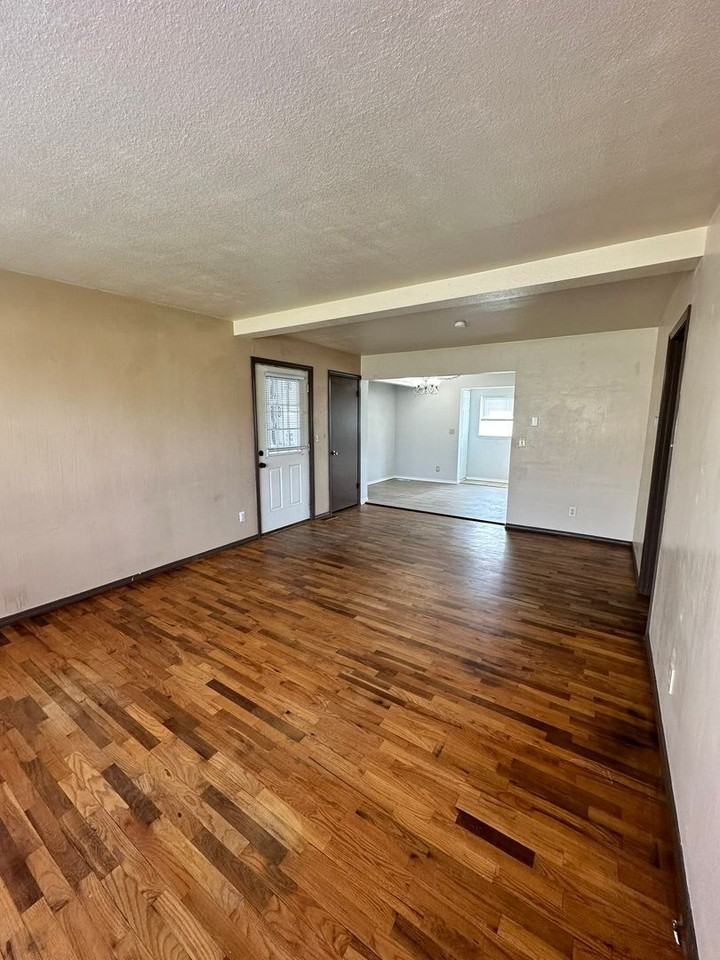 1702 1st St Se - Photo 2 of 20