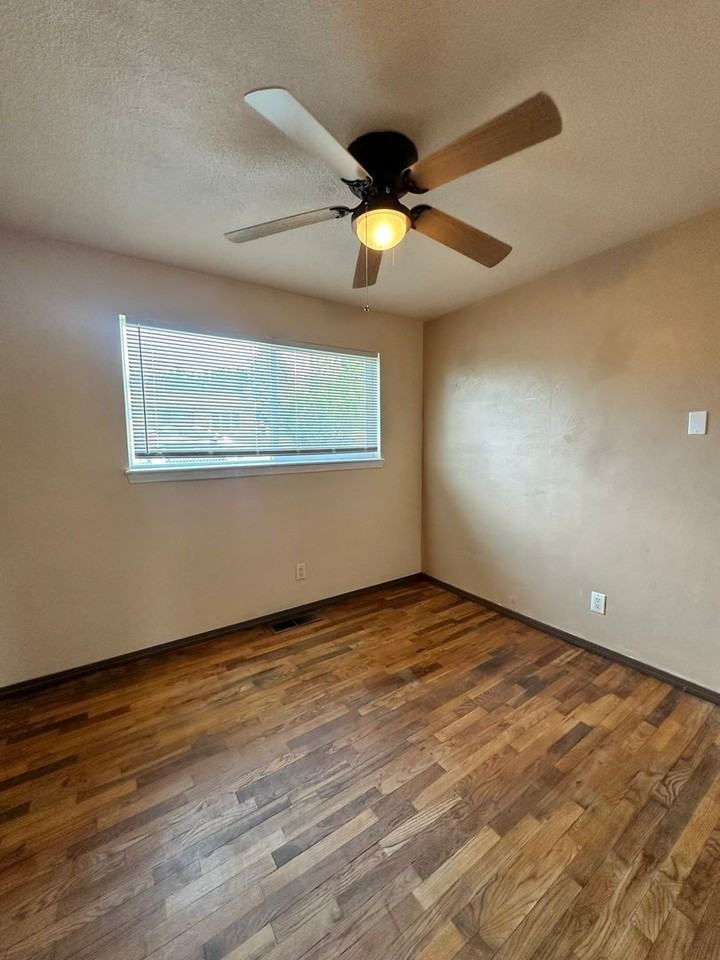 1702 1st St Se - Photo 5 of 20