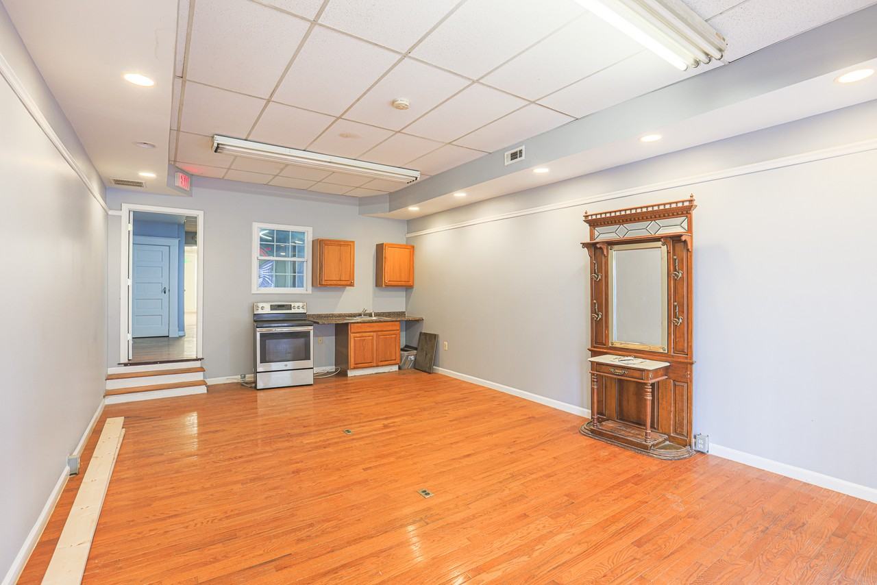 1006 Eastern Ave #1006 - Photo 3 of 11