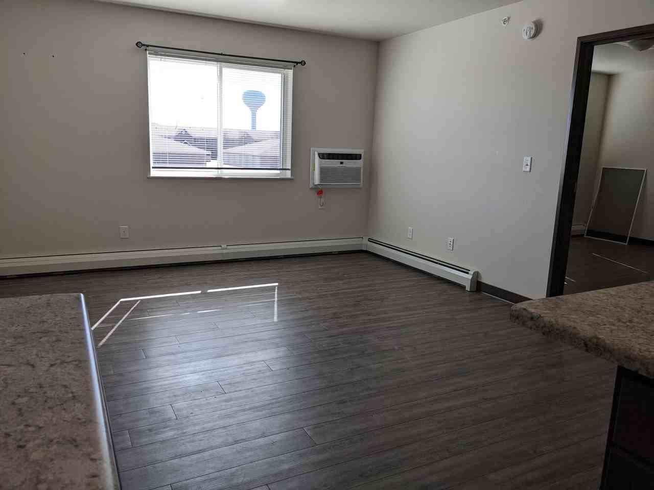 Park West apartments - Photo 2 of 8