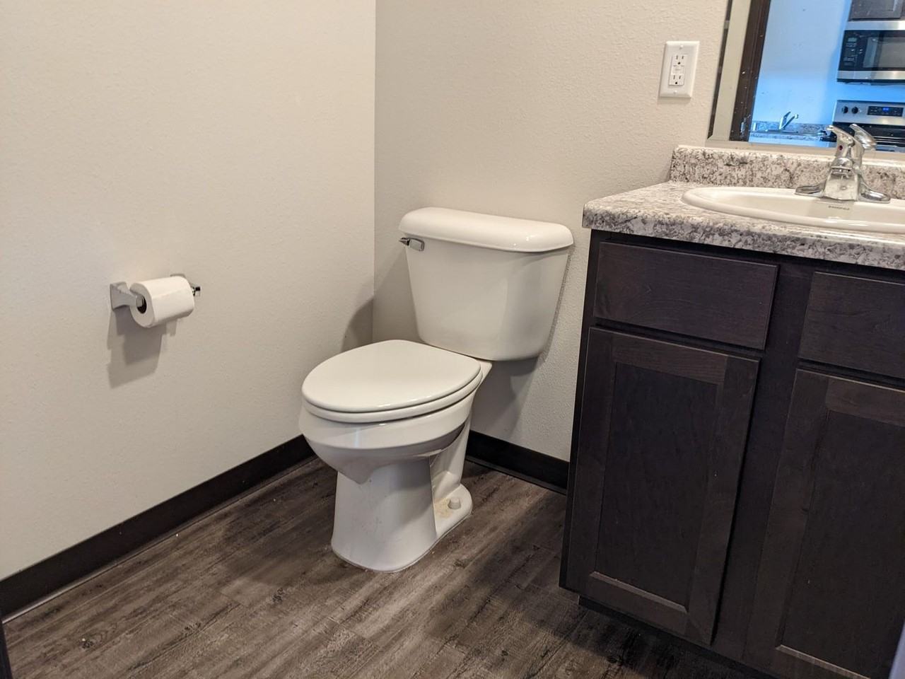 Park West apartments - Photo 3 of 8