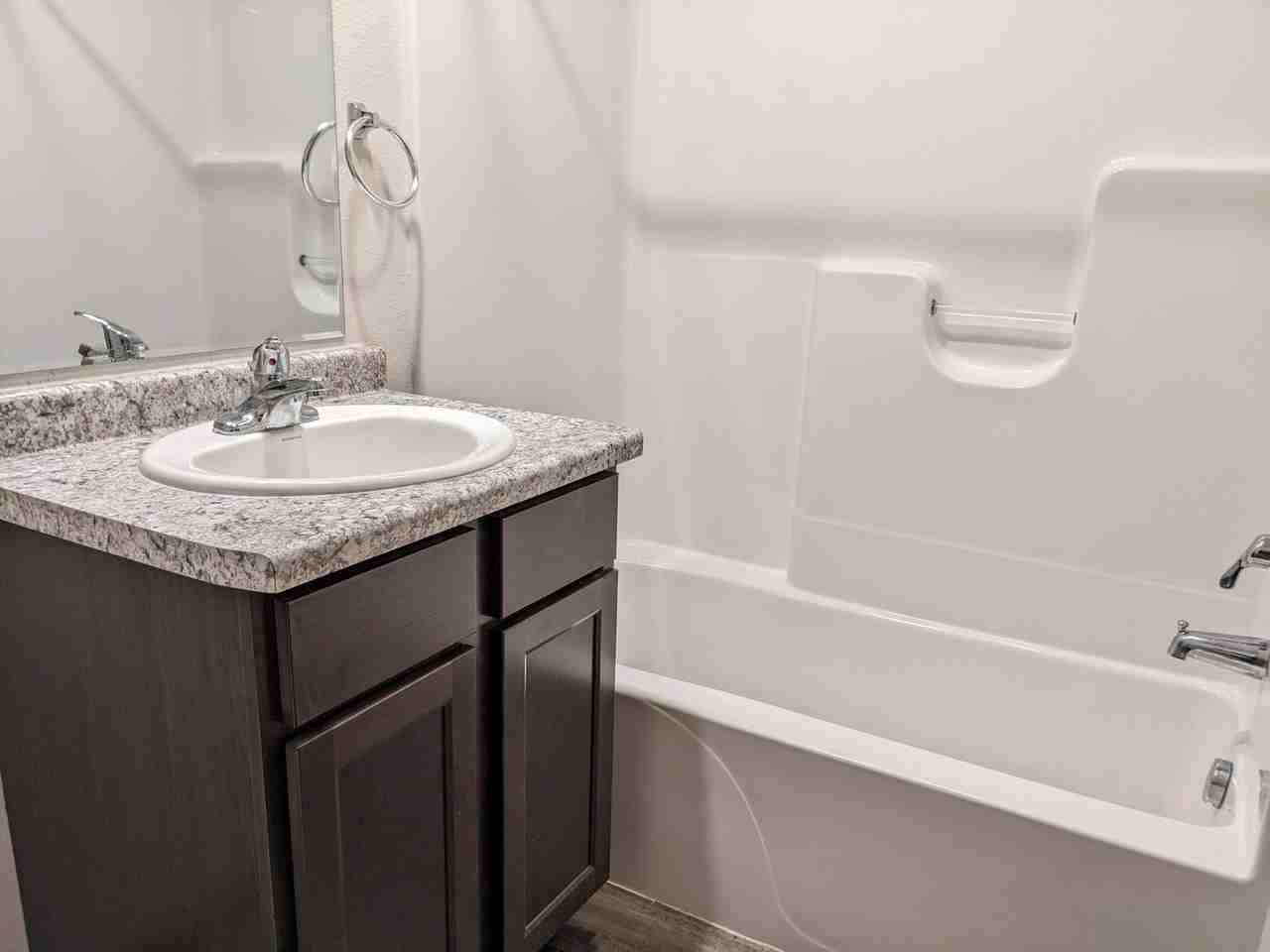 Park West apartments - Photo 4 of 8