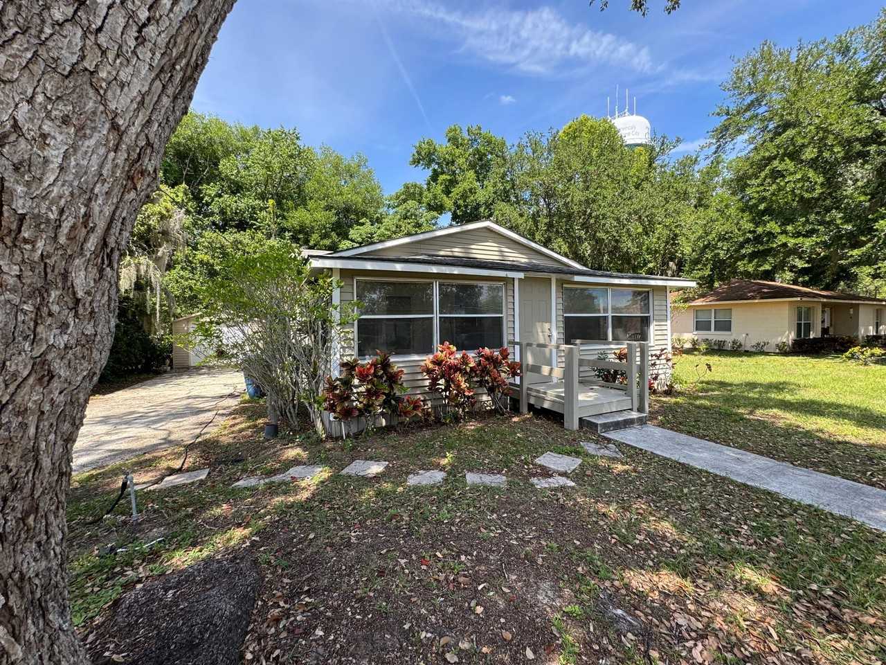 311 N Bloxham Ave, Tavares, FL 32778, USA 2 unit Rentals Zumper